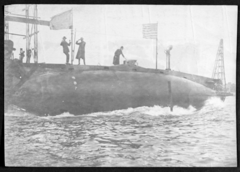 USS Pike - NH 58251