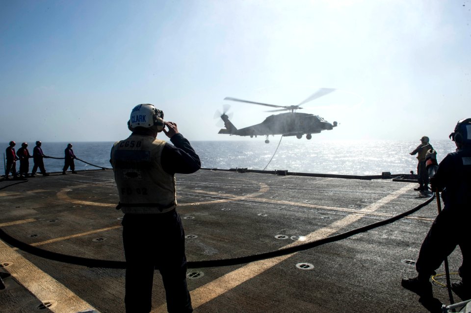 USS Philippine Sea (CG 58) 140603-N-PJ969-245 (14358109055)