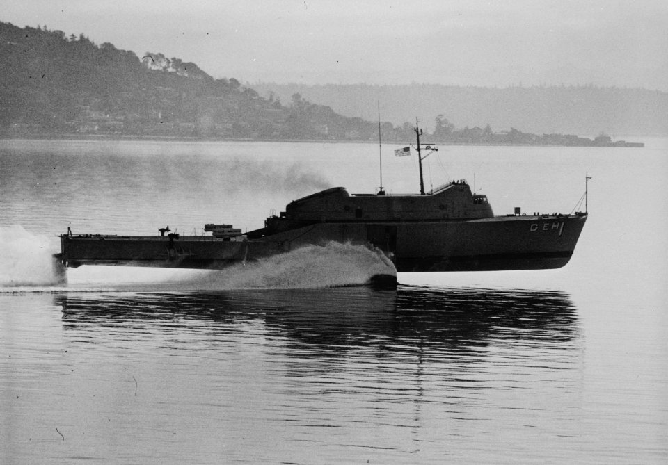 USS Plainview (AGEH-1) underway at 40 kts in 1969