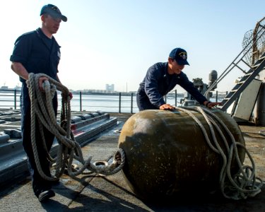 USS Philippine Sea (CG 58) 140528-N-PJ969-048 (14164406998)