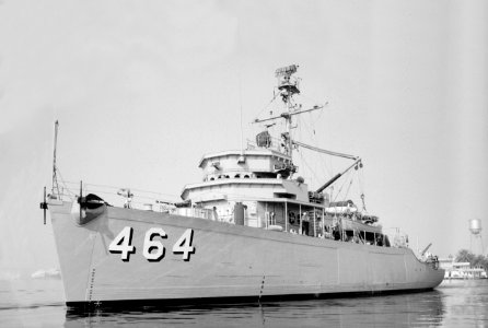 USS Pluck (MSO-464) underway in 1954 photo