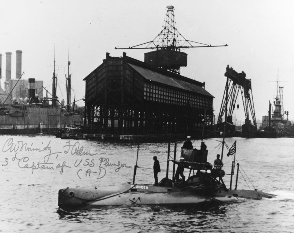USS Plunger - NH 49357-KN - greyscale