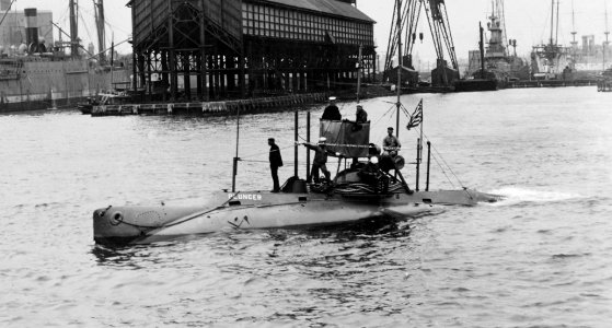 USS Plunger - NH 42620 - cropped