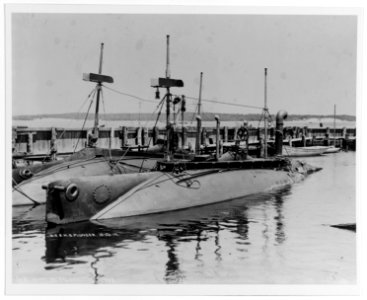 USS Plunger USS Shark - NH 42621