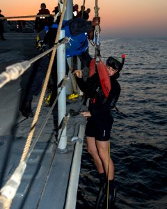 USS Philippine Sea (CG 58) 140720-N-PJ969-010 (14535986320)