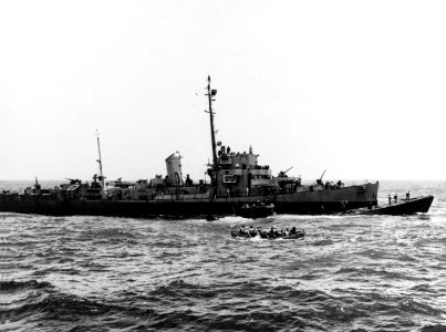 USS Pillsbury (DE-133) alongside the captured German submarine U-505 on 4 June 1944 (80-G-324310) photo