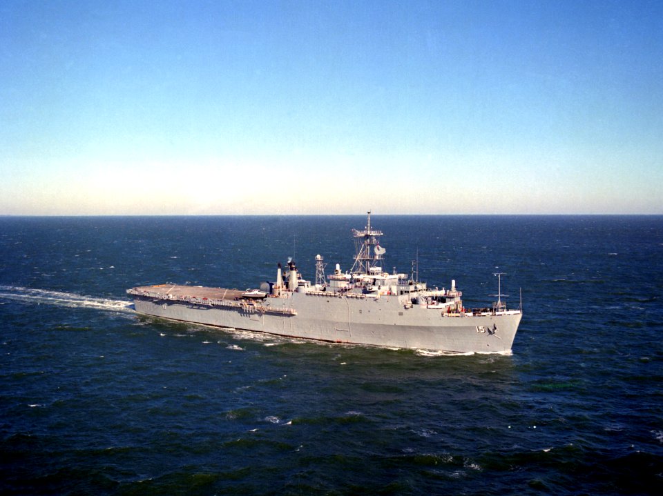 USS Ponce (LPD-15) underway at sea on 1 November 1984 (6430320)