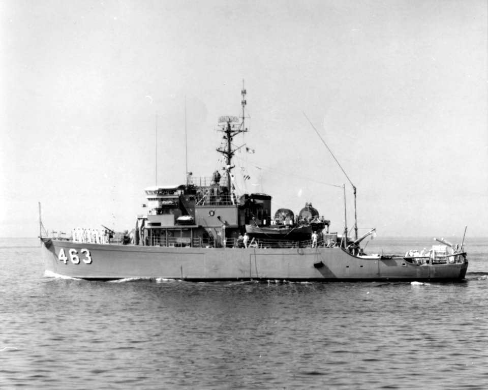 USS Pivot (MSO-463) departs Long Beach, California (USA), on 9 September 1968 (K-57818)