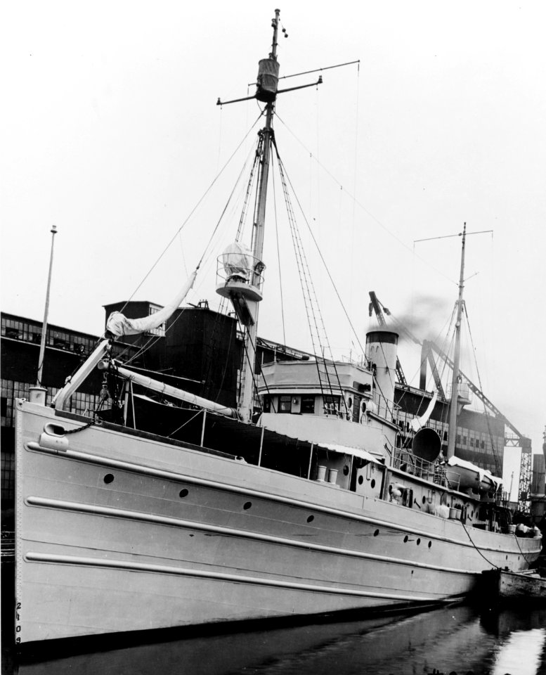 USS Pigeon - 19-N-2260