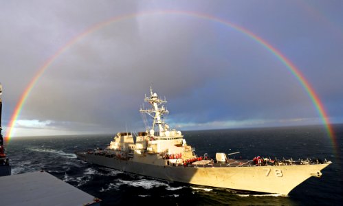 USS Porter pulls alongside USNS Medgar Evers. (16590667314)