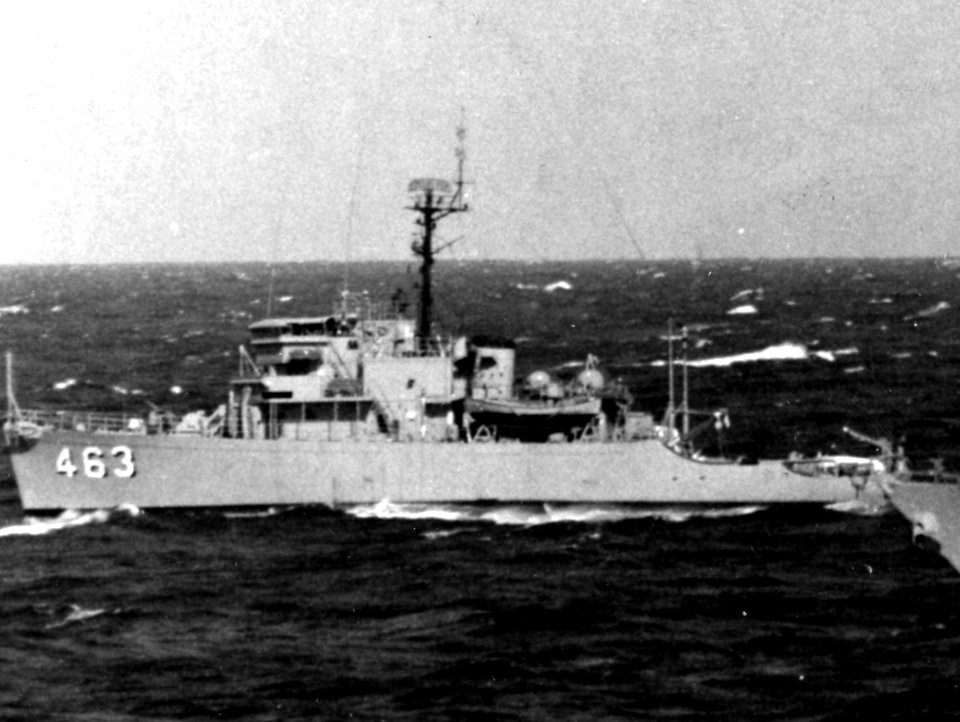 USS Pivot (MSO-463) underway c1970