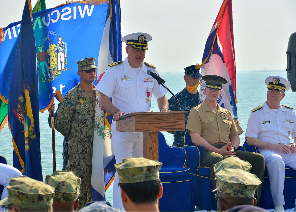 USS PONCE (AFSB(I)-15) 131205-N-VY489-082 (11490777294)