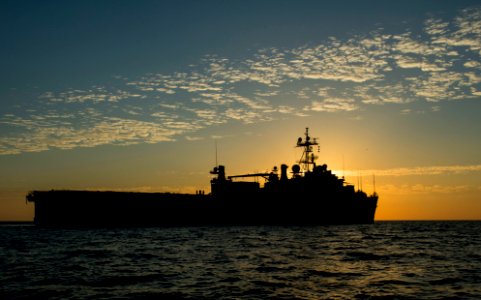 USS Ponce prepares to conduct well deck operations. (22853538737)