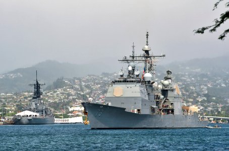 USS Port Royal passes the USS Arizona Memorial. (8470063361)