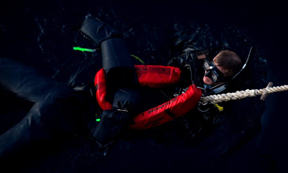 USS Porter, DDG 78, 6th Fleet, Sailors, Destroyer, SAR, Search and Rescue. (25755497072)