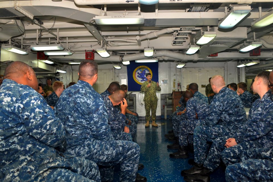 USS Ponce (AFSB(1)-15) 140811-N-JC374-032 (14888741262)