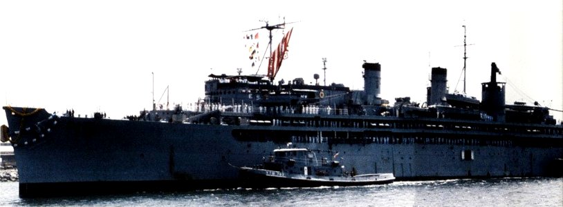 USS Prairie (AD-15) returning to Long Beach from her last deployment on 24 July 1992 photo