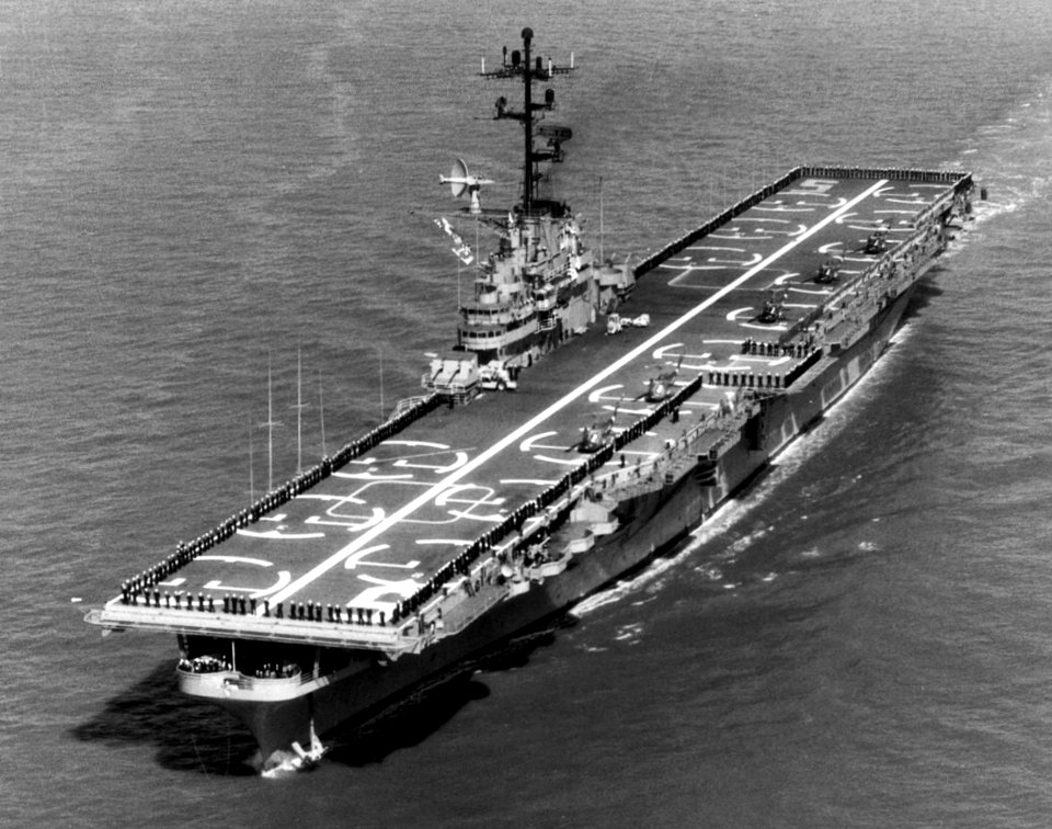 USS Princeton (LPH-5) underway at sea, circa 1965 (NNAM.1996.488.060.030)