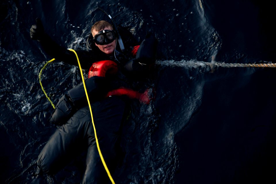 USS Porter, DDG 78, 6th Fleet, Sailors, Destroyer, SAR, Search and Rescue. (25781346511)