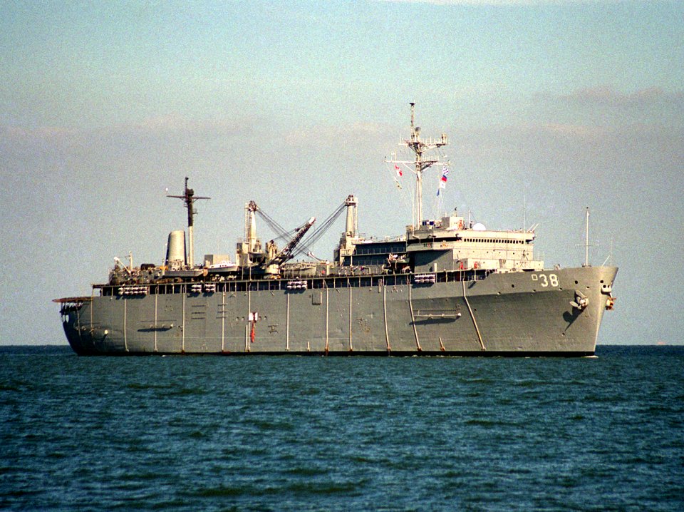 USS Puget Sound (AD-38) entering Hampton Roads on 20 August 1995 (6491239)