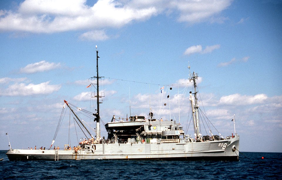 USS Preserver (ARS-8) in 1986