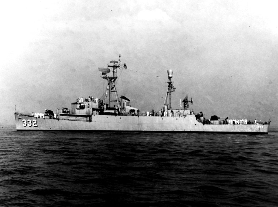 USS Price (DER-332) underway, circa in the late 1950s (NH 91910)