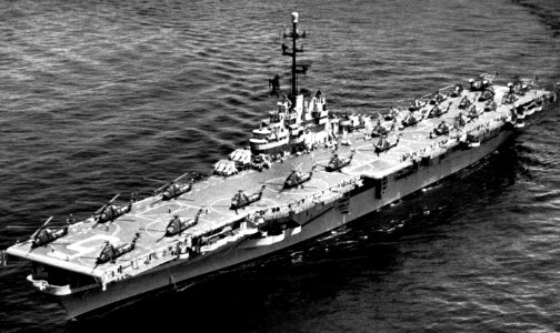 USS Princeton (LPH-5) underway at sea, in 1960