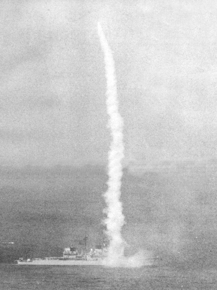 USS Princeton (CG-59) fires Tomahawk missile in 1991