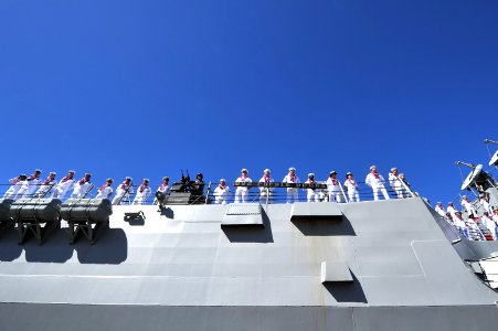 USS Preble arrives at Pearl Harbor 140814-N-IU636-172