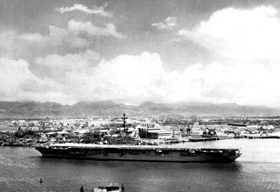 USS Princeton (LPH-5) at Pearl Harbor, Hawaii (USA), in 1960