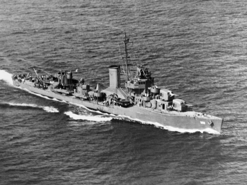 USS Ralph Talbot (DD-390) underway in Hawaiian waters, circa in December 1942 (19-N-40190)