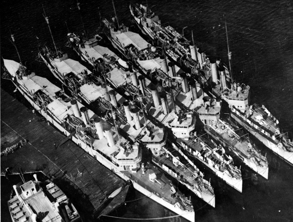 USS Radford (DD-120), USS Sproston (DD-173), USS Breese (DD-122), USS Badger (DD-126) and USS Montgomery (DD-121) docked at San Diego, circa in 1920 (NH 50241)