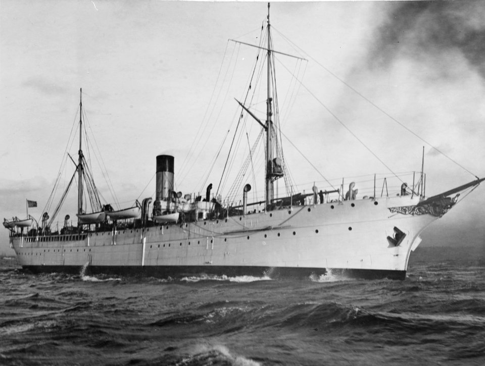 USS Rainbow underway, circa in 1901 (NH 44052)