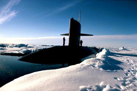 USS Queenfish (SSN-651) at North Pole photo