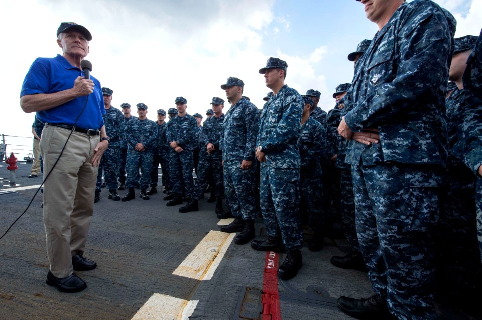 USS Ramage SECNAV visit 131115-N-VC236-050