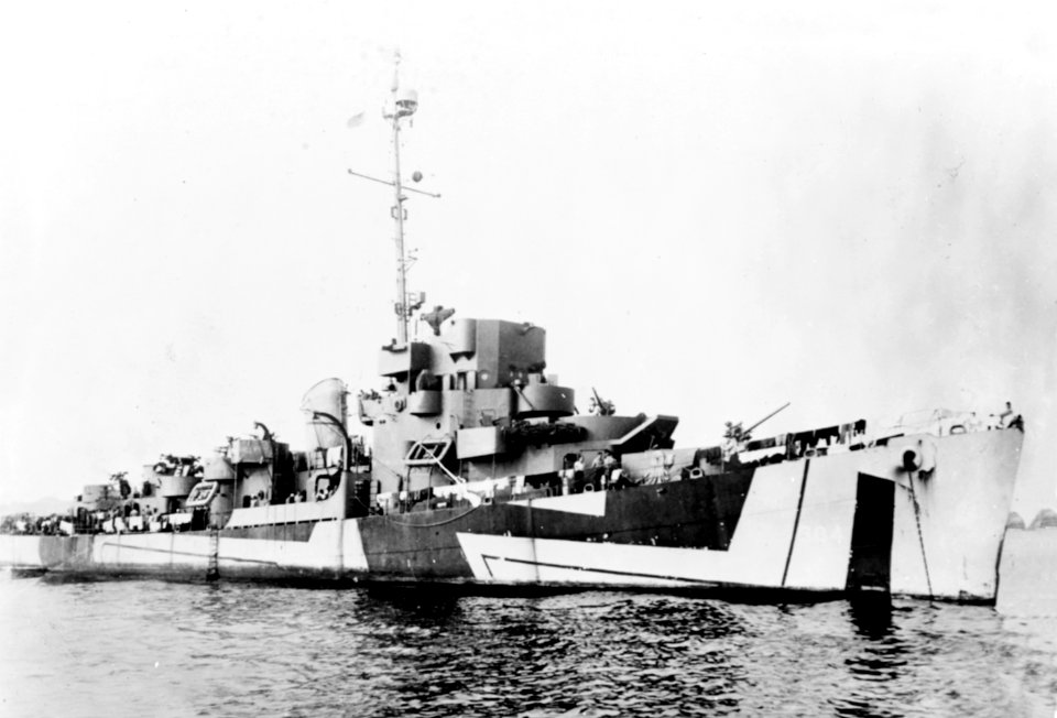 USS Rall (DE-304) at anchor in April 1945 (80-G-330116)