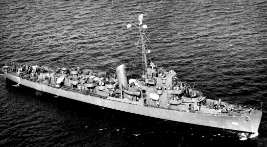 USS Ramsden (DE-382) underway off New York City (USA) on 3 April 1945 (80-G-313021)