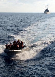 USS Ramage, USS Barry operations 130927-N-UD469-523
