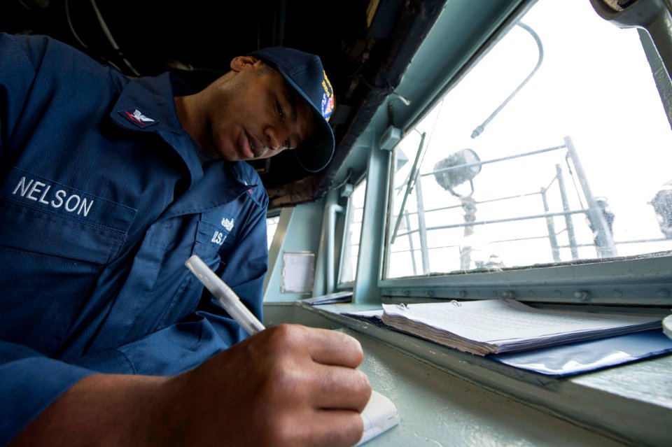 USS Ramage operations 131205-N-VC236-027