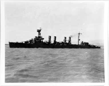 USS Raleigh (CL-7) - 19-N-30915