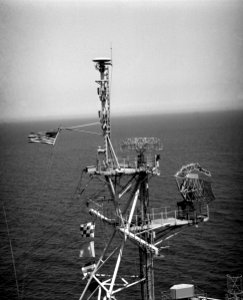 USS Raleigh (LPD-1) mast and radar antennas