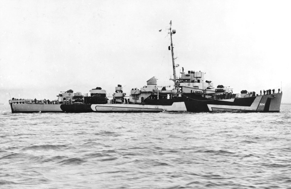 USS Rall (DE-304) underway in San Francisco Bay on 23 April 1944 (19-N-89975)
