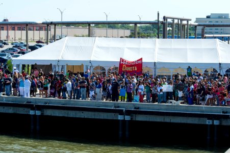 USS Ramage homecoming 140504-N-VC236-013