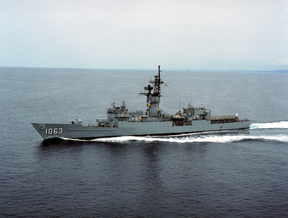 USS Reasoner (FF-1063) underway off San Diego, California (USA), on 14 June 1991 (6640071)
