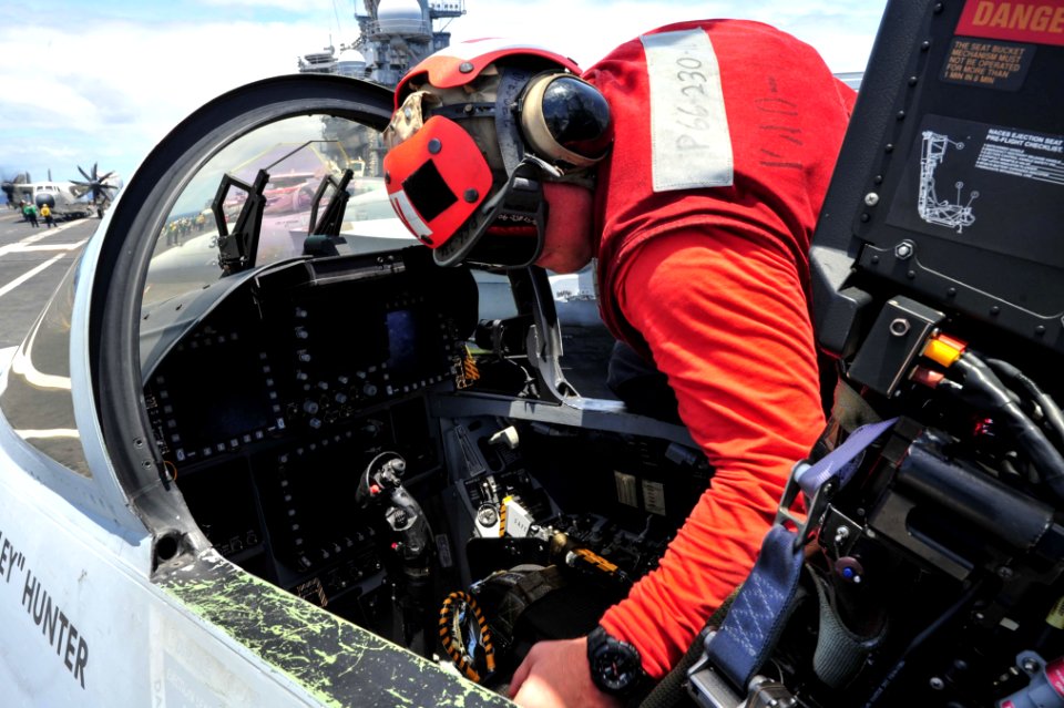 USS Reagan flight deck operations 140711-N-WO404-136