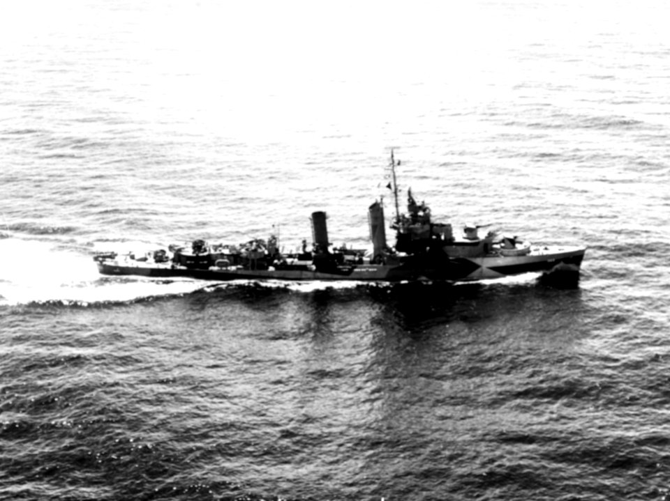 USS Reid (DD-369) underway at sea on 3 September 1944 (80-G-366993)