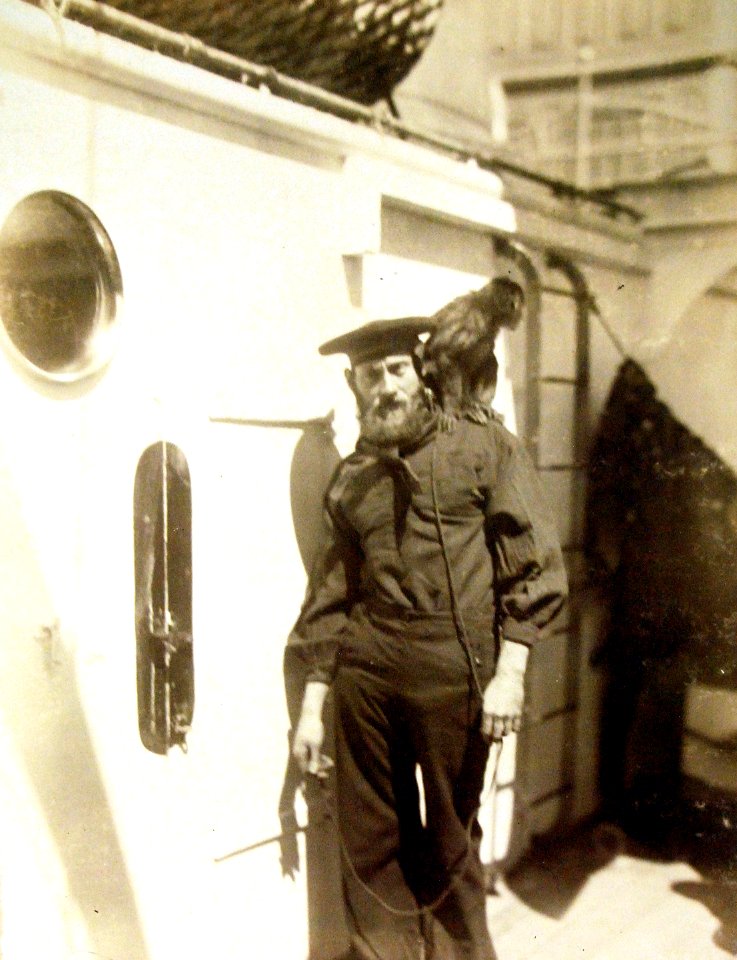 USS Raleigh (C-8), sailor and monkey mascot (26035631815)