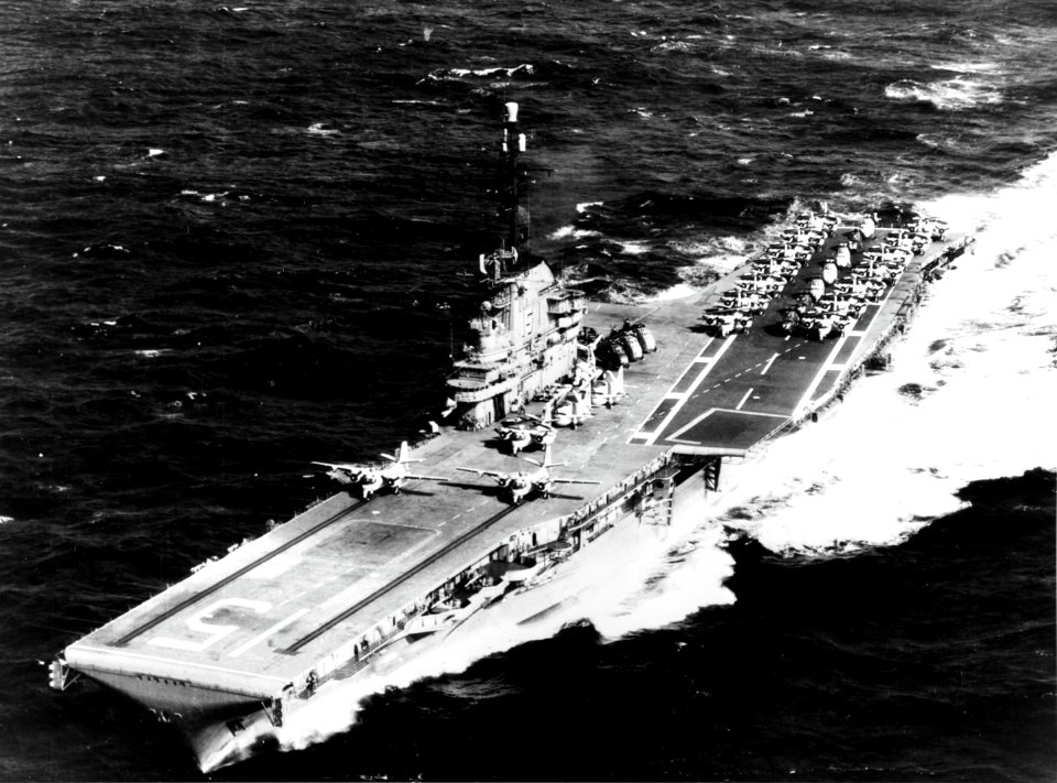 USS Randolph (CVS-15) underway on 25 October 1959 (USN 1059601)