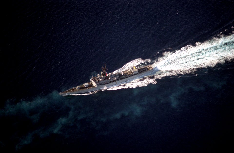 USS Ramsey (FFG-2) underway at sea on 25 July 1986