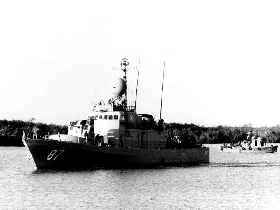 USS Ready (PG-87) underway on the Cua Lon River (South Vietnam) in April 1970